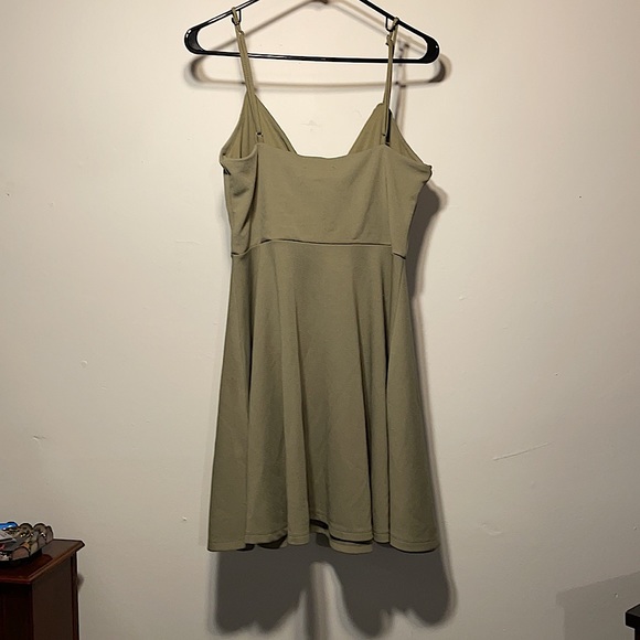 Streetwear Society Flowy Cocktail Dress - Picture 3 of 3